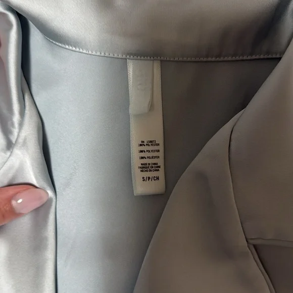 Skims Hotel Shine Long Sleeve Button Up Sleep Set Size Small Light Blue - Picture 5 of 6